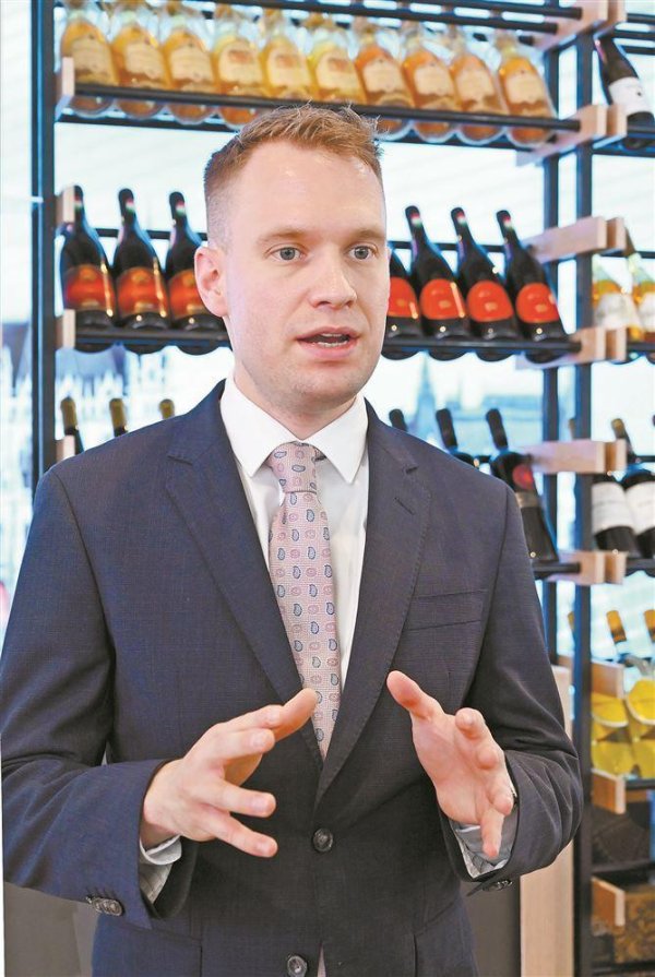 在线炒股配资公司 匈牙利出口促进局副局长阿特纳·加博尔：中国投资环境极具吸引力